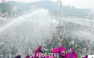 [포토]장흥 물축제 15만 인파 북적 