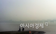 [포토]자욱하게 낀 안개 속 낚시