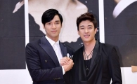 [포토]강지섭-강경준, 女心은 이 손안에~