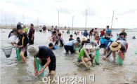 [포토]개막이 체험에서 고기잡는  피서객들
