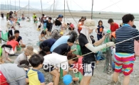[포토]고기잡는 피서객 인파 