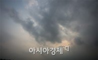 [포토]서울 지나는 소나기 구름