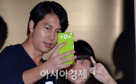 [포토]친절한 우성씨~ '셀카는 이렇게 찍는거야'