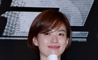 [포토]한효주, 사인 포스터의 주인은 누구?
