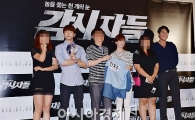 [포토]이벤트 당첨자들과 기념촬영 하는 준호-한효주-정우성