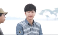 [포토]이승기 공항 패션 '소매는 이정도 올려줘야~'