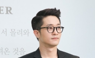 [포토]알렉스, 뿔테안경으로 '샤프하게'