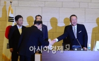 [포토]대한상의회장 선출된 박용만 두산회장 