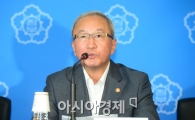 [포토]현오석. "5,500만원 이하 세 부담 증가 안 한다"
