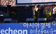 [포토]'제9회 제천국제음악영화제' 오프닝 여는 함은정-주지훈