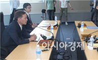 정부 "이산상봉 접촉 판문점서...금강산관광 회담은 검토"(상보) 