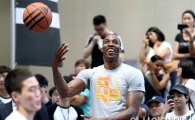 [포토] 농구 클리닉 진행하는 NBA스타 드와이트 하워드