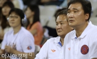[포토] 경기 지켜보는 유재학 감독