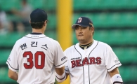 [포토] 최준석 '핸킨스, 땅볼 유도 좋아~'