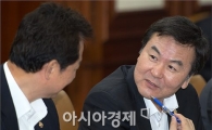 [포토]의견 나누는 서남수·신제윤
