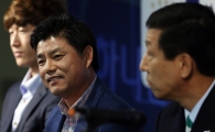 [포토] 윤성효 감독 '3년전 우승의 맛, 짜릿했지'