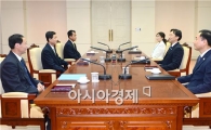 南 "온 국민이 시원해지도록 하자" 北 "관계 실마리 풀자"