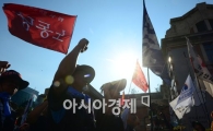 [포토]구호외치는 노동자들 
