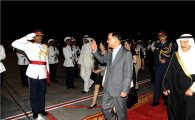 鄭 총리, 극진한 예우 받으며 바레인 도착