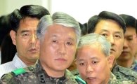 [포토]고성균 육군사관학교 교장, 무슨 대화 중(?)