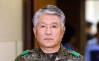 [포토]긴장하는 고성균 육사 교장