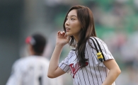[포토] 태연 '들리나요, LG 야구에 다가오는 가을의 소리가'