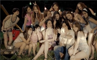 씨엔블루 정용화, 미녀 군단 속 '청일점' 눈길