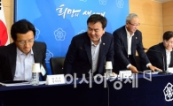 [포토]전월세 대책, 자리에서 일어선 장관들