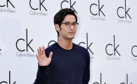 [포토]포즈 취하는 김지석