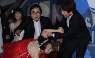 [포토]홍현희, 레드카펫에서 꽈당 '아찔한 순간'