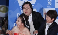[포토]홍현희, 실감나는 꽈당 퍼포먼스 '느낌아니까'