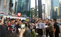 이정재, '게릴라 데이트' 출연..강남역 일대 마비