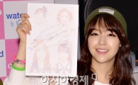 [포토]'걸스데이' 민아, 신나는 팬사인회~