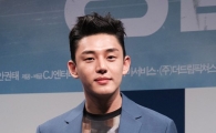 [포토]유아인, 서 있어도 '화보'