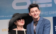 [포토]김해숙-유아인 '엄마와 아들'