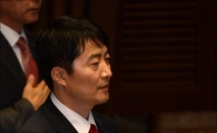 [포토]국민의례하는 이석기 의원