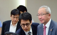 [포토]입장하는 현오석 기재부 장관