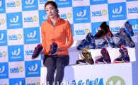 [포토]김연아, 새 신발 신고 왔어요!