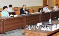 "왜곡·축소한 교학사 간행 고교 교과서 검정 취소해야"