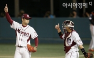[포토] 5:2 승리 기쁨 나누는 손승락-허도환