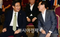 [포토]이야기 나누는 최수현-김정훈 