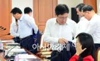 [포토]외투 벗는 장관들