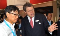유럽 최대 경쟁사 '밀레' 방문한 윤부근 삼성전자 사장