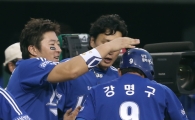 [포토] 홈인하는 강명구