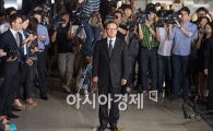 [포토]취재진 바라보는 전재국