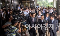 [포토]취재진에 둘려쌓인 전재국
