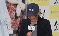[포토]이준익 감독 '빨간 운동화 어때요?'