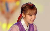 [포토]'에이핑크' 김남주, 한복 입고 배꼽인사~