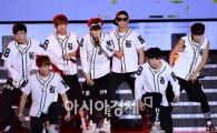 [포토]방탄소년단 '강렬한 퍼포먼스'
