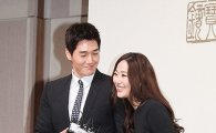 [포토]유지태-김효진 '저희처럼 행복하세요'